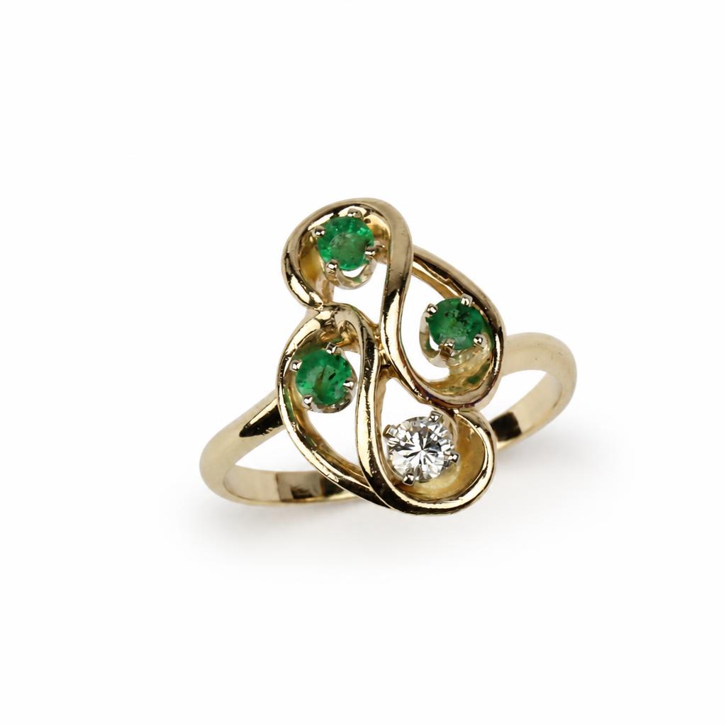 Featured image of this Women’s 14k Yellow Gold Ring with 0.15ct Emerald and Diamond Size 8.25