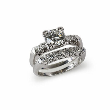 Featured image of this Women’s Platinum Bridal Ring Set EGL Certified with 0.99ct Round Brilliant Cut Diamond G/VS2 Size 6