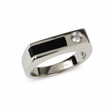 Featured image of this Men’s 14k White Gold Ring with 0.10ct Onyx and Diamond Size 7.75