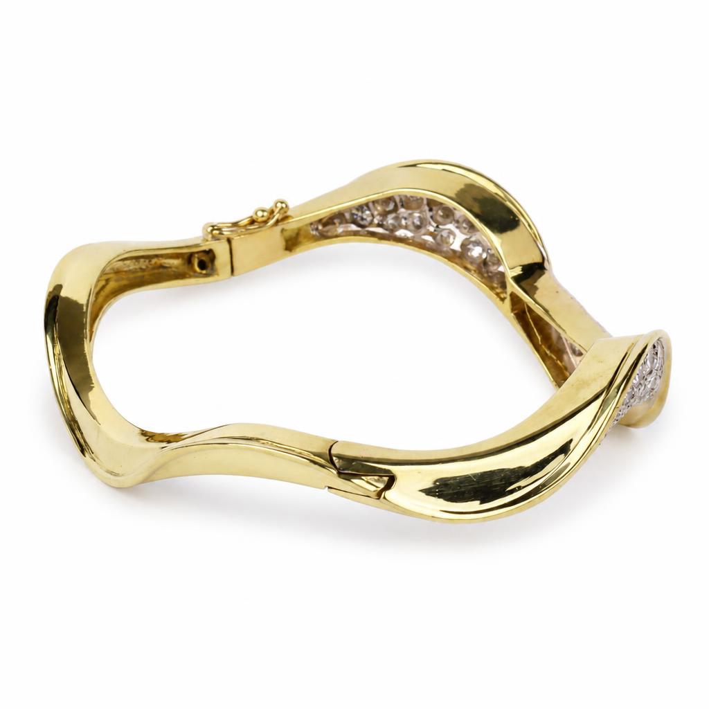 Gallery image of this Women’s 18k Yellow Gold Diamond Bangle Bracelet