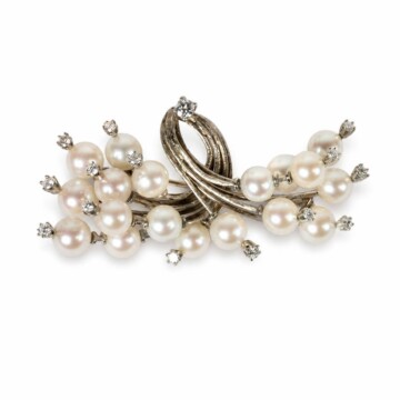 Featured image of this Vintage Women’s 14k White Gold Brooch with Pearl and Diamond