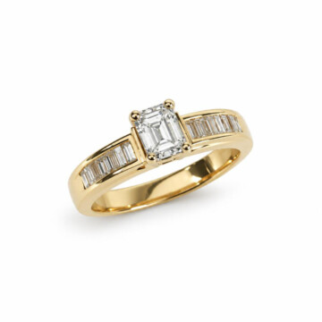 Featured image of this Women’s 14k Yellow Gold Bridal Ring EGL Certified with 0.60ct Emerald Diamond D/VS2 Size 7
