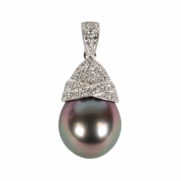 Featured image of this Women’s 18k White Gold Pendant with Pearl and Diamond